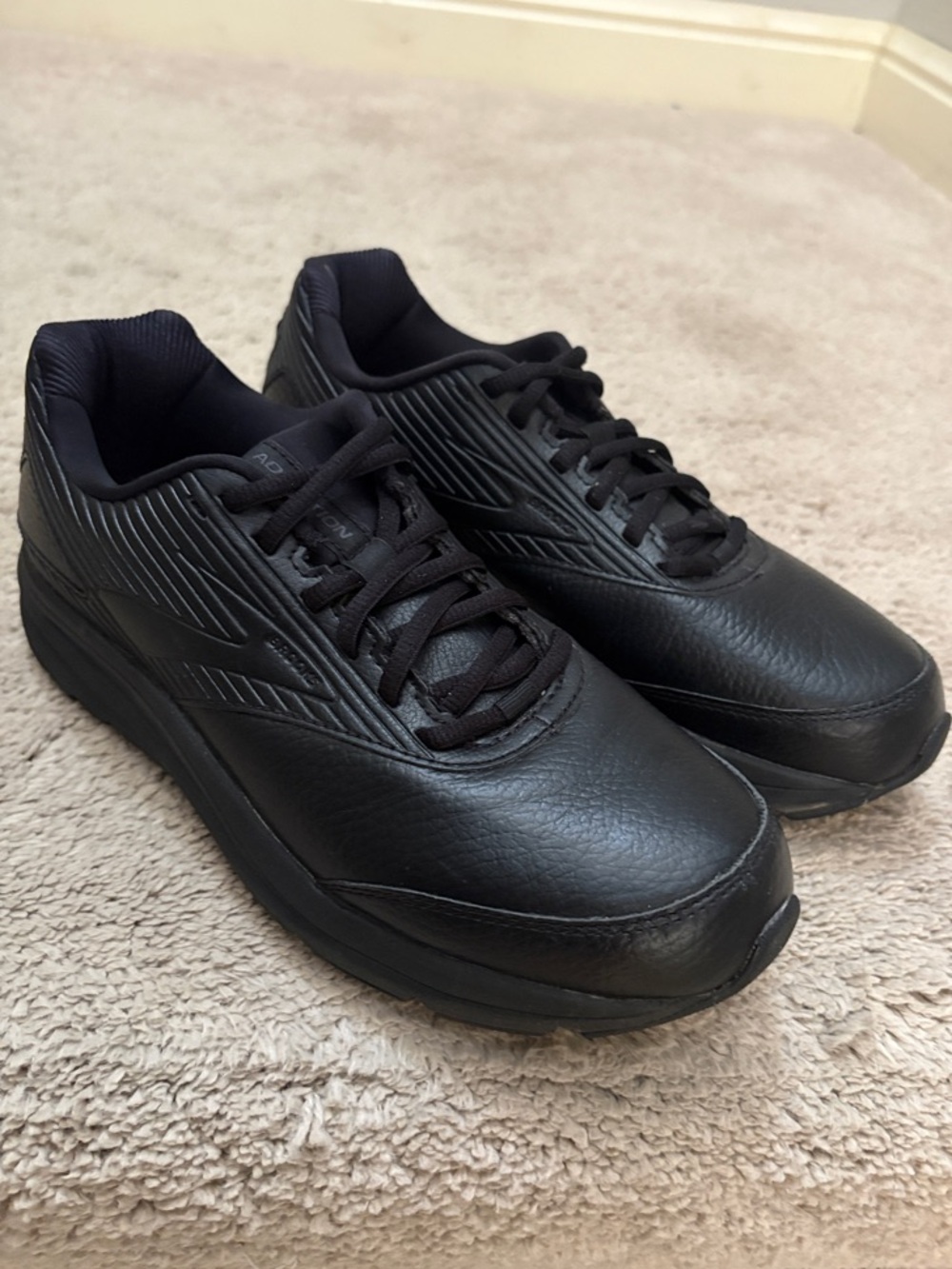 Brooks Women’s Black Addiction Walker 2 Leather Walking shoes, 9 Narrow